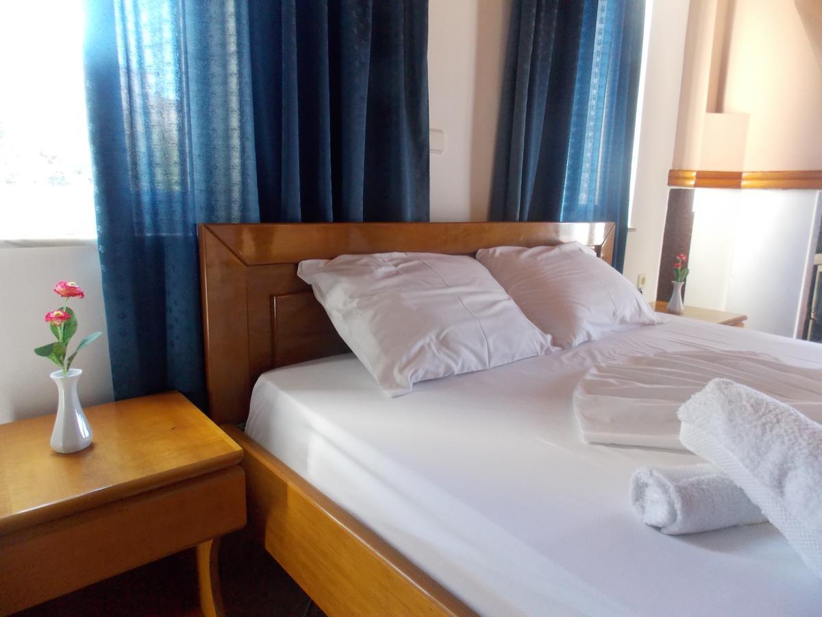 סרנדה Hotel Dea מראה חיצוני תמונה