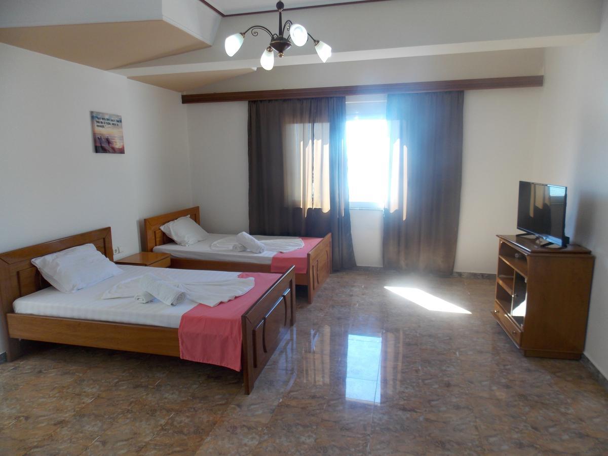 סרנדה Hotel Dea מראה חיצוני תמונה